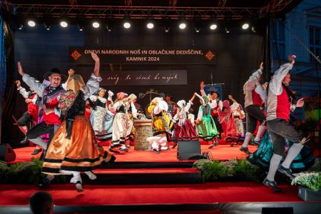 Veselo razpoloženje tudi na drugi festivalski dan Dnevov narodnih noš in oblačilne dediščine v Kamniku (44)